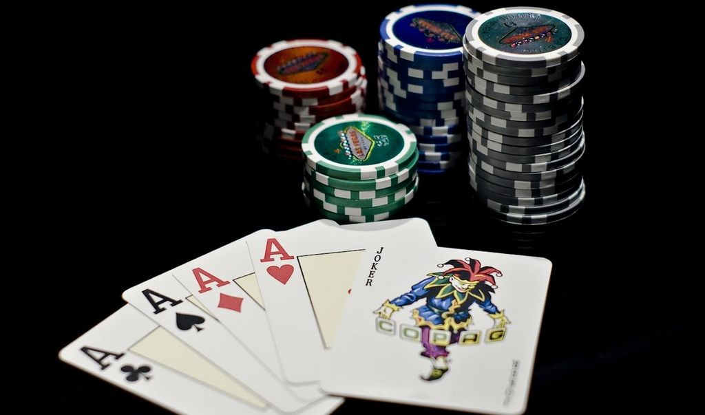 Spiele auf den besten Online-Texas-Hold'em-Seiten 2025